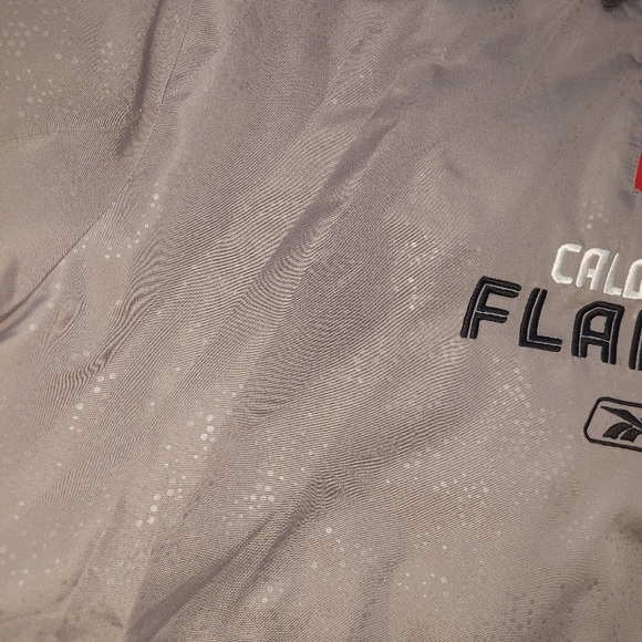 Calgary Flames Reflective Reebok Pull Over Quarter Zip. - Picture 4 of 9